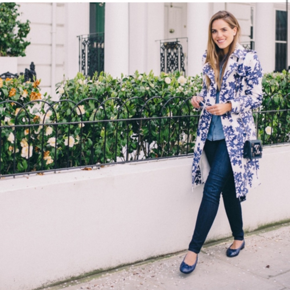 🍒 Hobbs London Analia Floral Print Blue and White Trench Coat - Picture 3 of 8